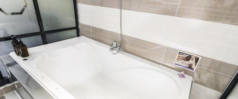 Goldenroot Hotel In Gimhae image