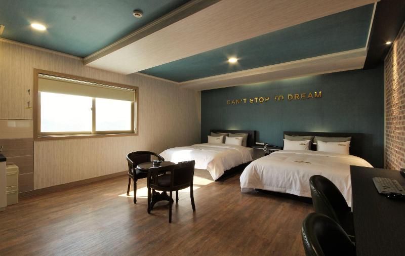 Goldenroot Hotel In Gimhae image