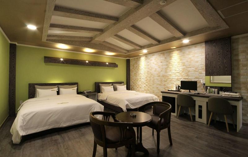 Goldenroot Hotel In Gimhae image
