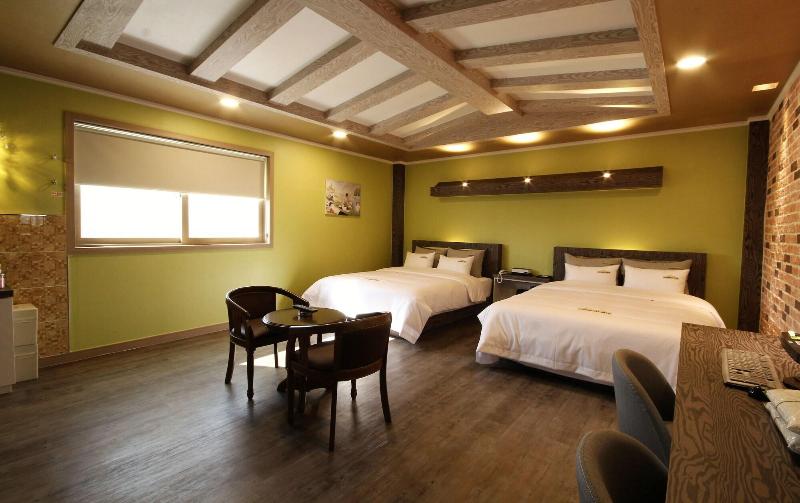 Goldenroot Hotel In Gimhae image