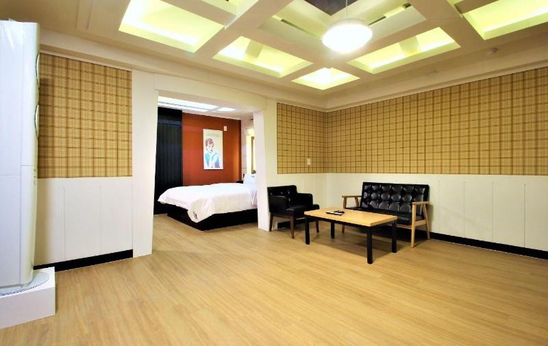 Instar Hotel Yangsan image