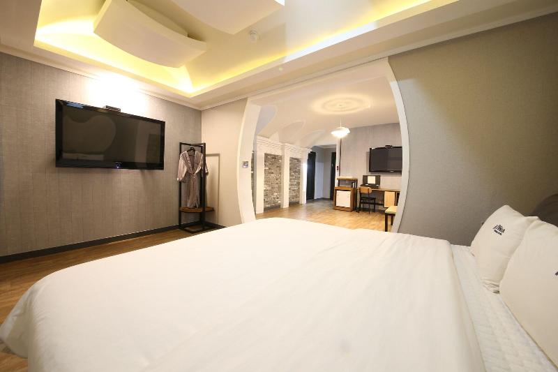 Instar Hotel Yangsan image