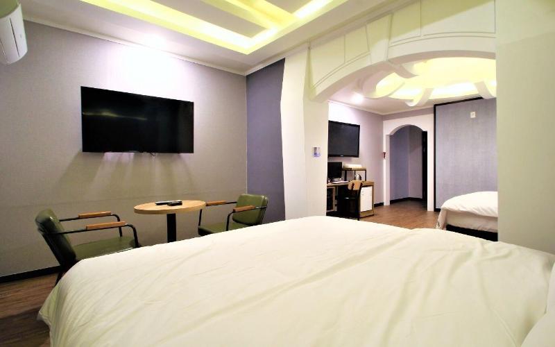Instar Hotel Yangsan image