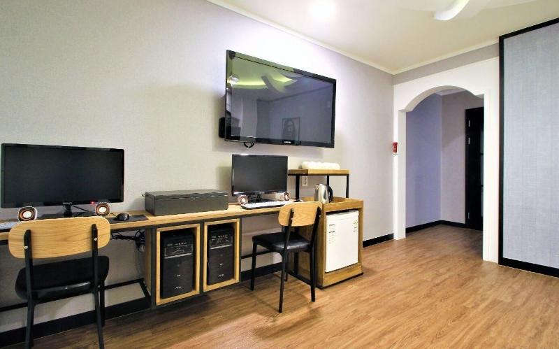 Instar Hotel Yangsan image