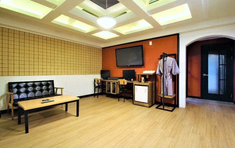 Instar Hotel Yangsan image