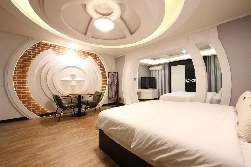 Instar Hotel Yangsan image