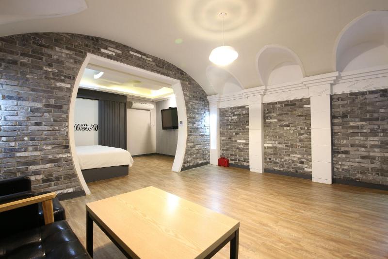 Instar Hotel Yangsan image