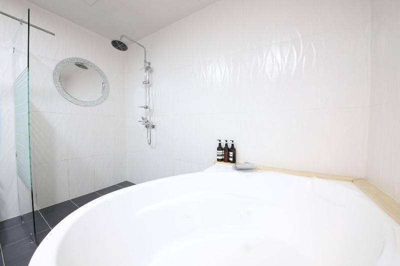 Instar Hotel Yangsan image