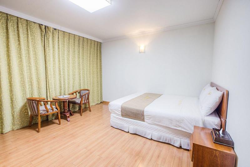 Lighthouse Hotel image