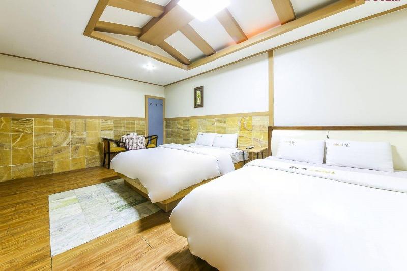 Theme Motel image