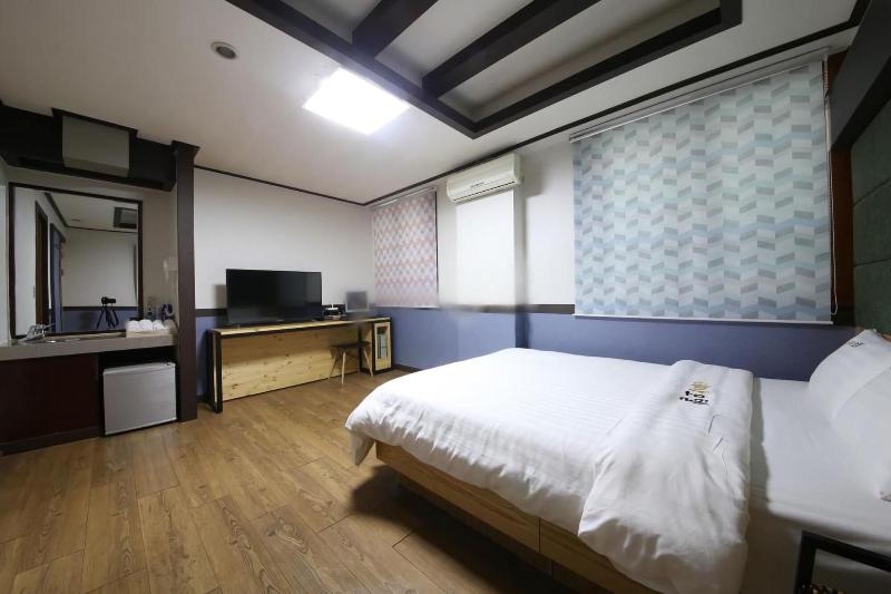 Theme Motel image
