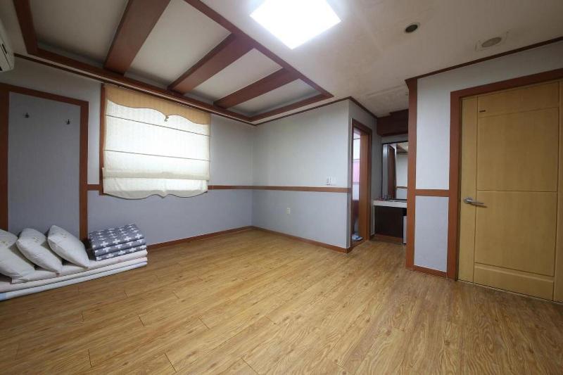 Theme Motel image