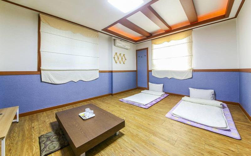 Theme Motel image
