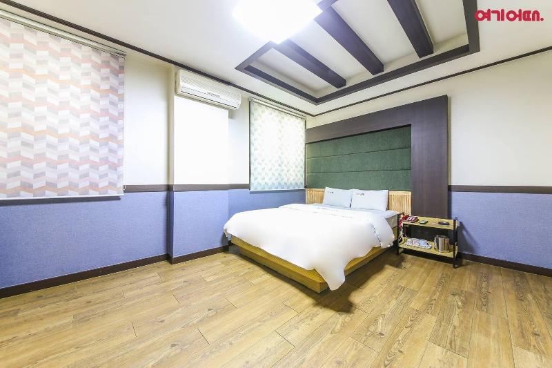 Theme Motel image