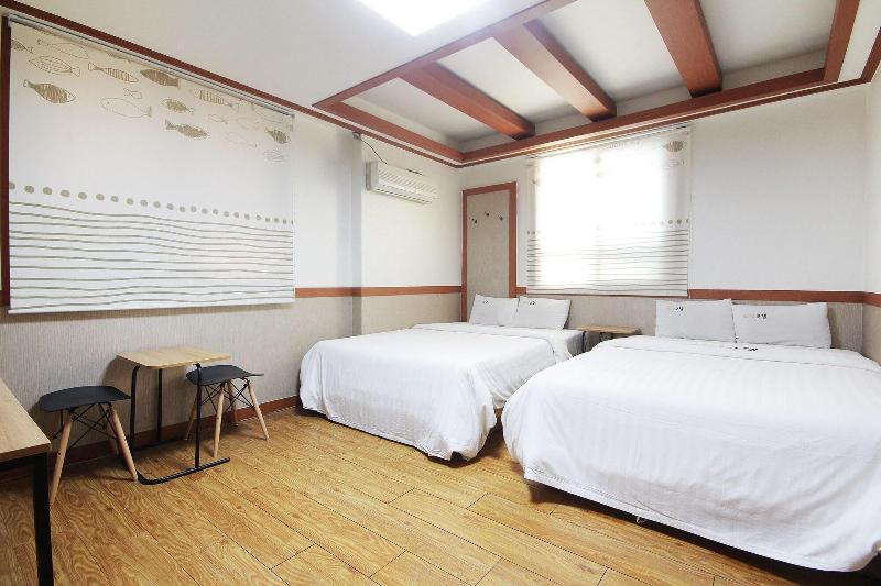 Theme Motel image