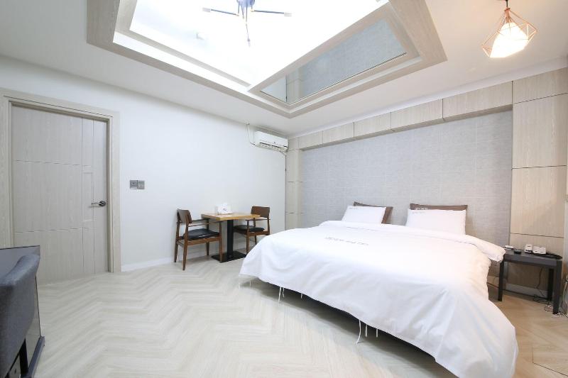 Eco Hotel image