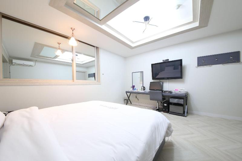 Eco Hotel image