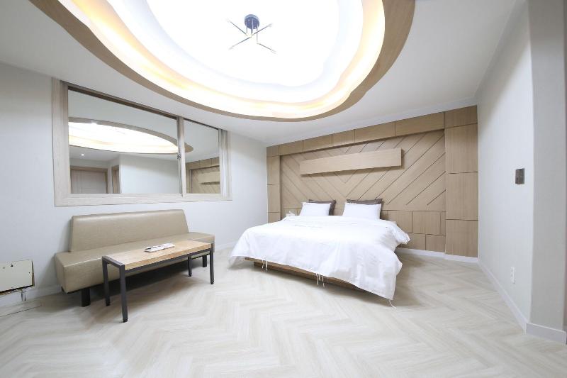 Eco Hotel image