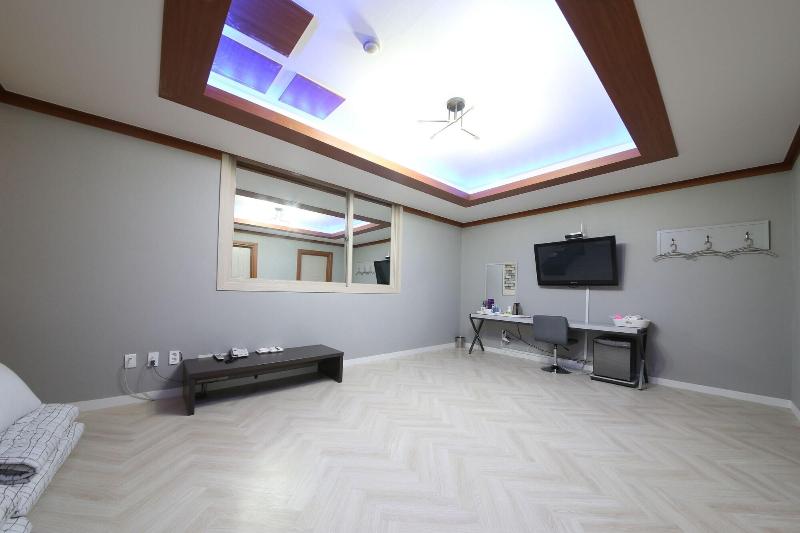 Eco Hotel image