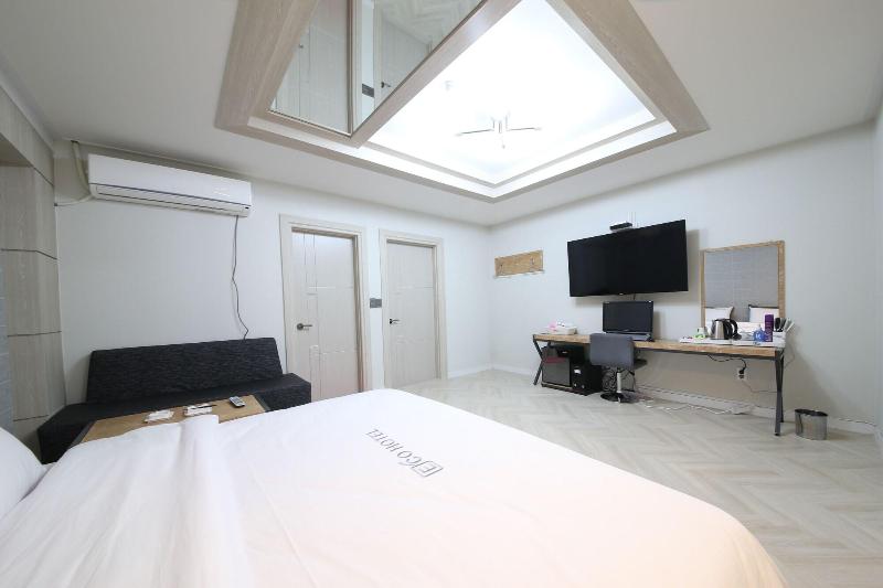 Eco Hotel image