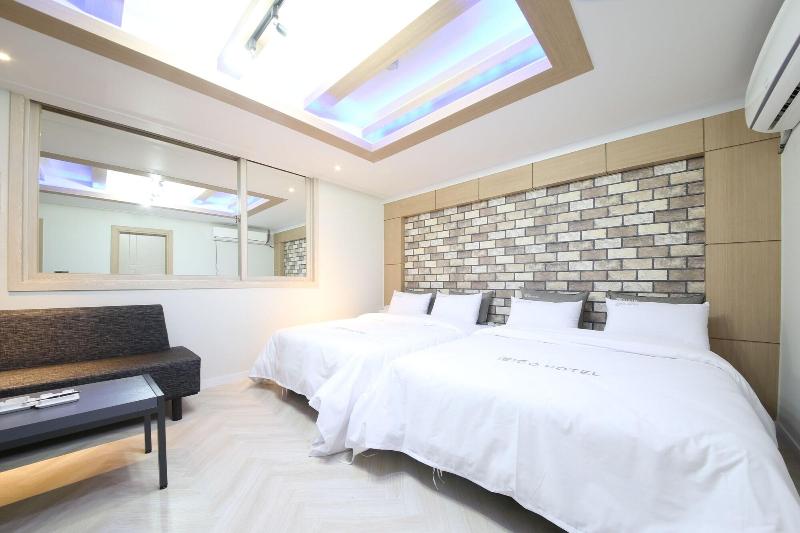 Eco Hotel image