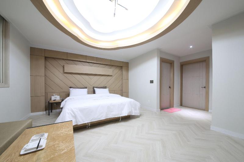 Eco Hotel image