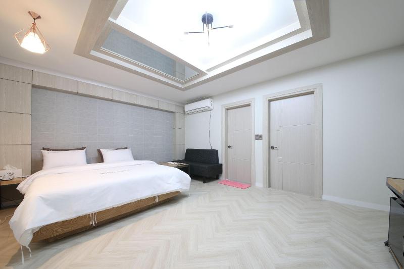 Eco Hotel image
