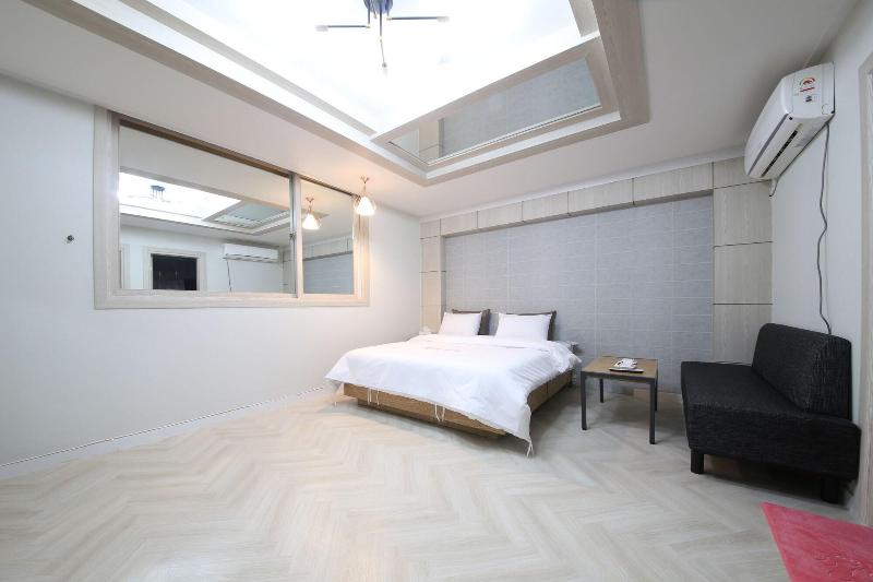 Eco Hotel image
