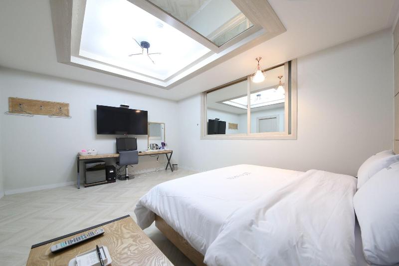 Eco Hotel image