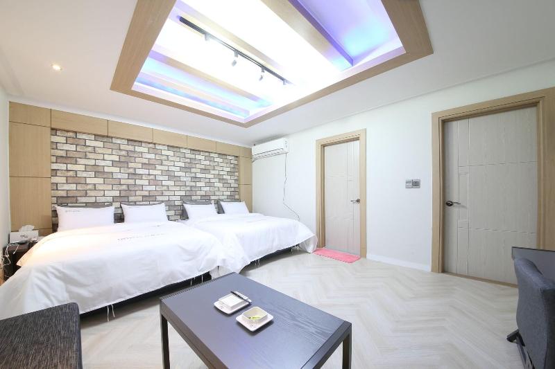 Eco Hotel image