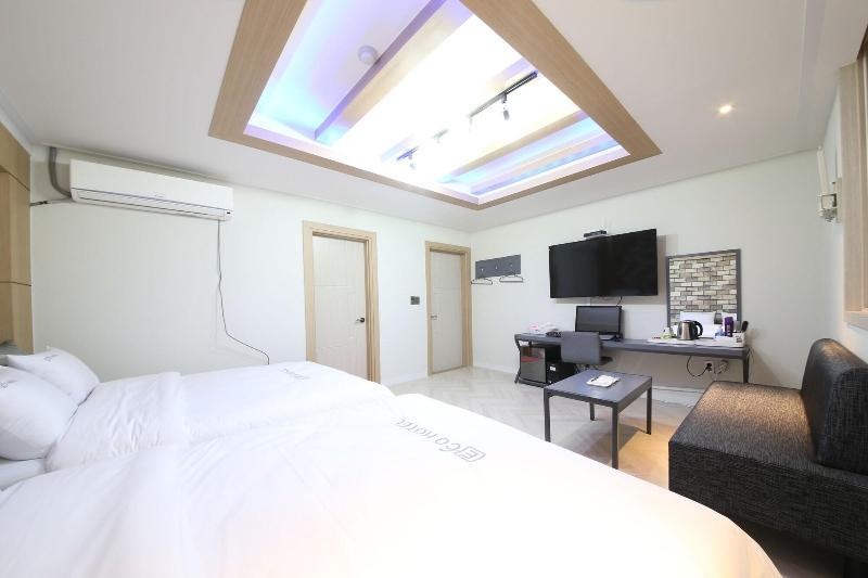 Eco Hotel image