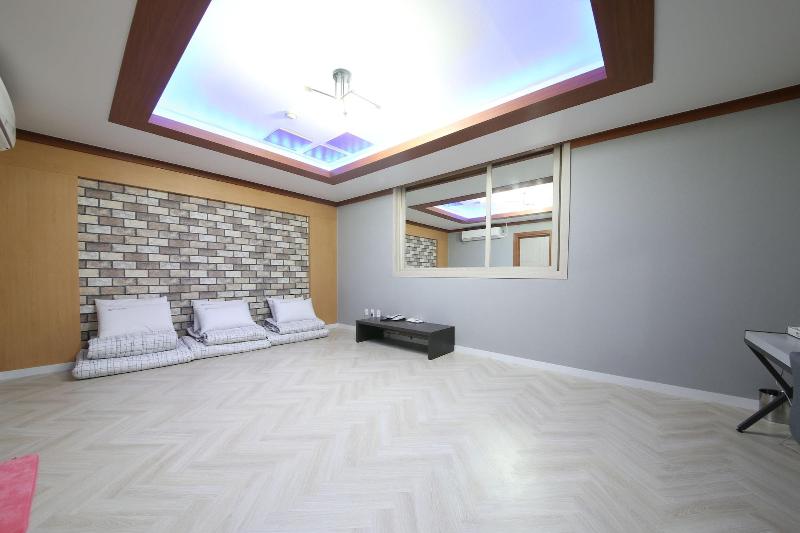 Eco Hotel image