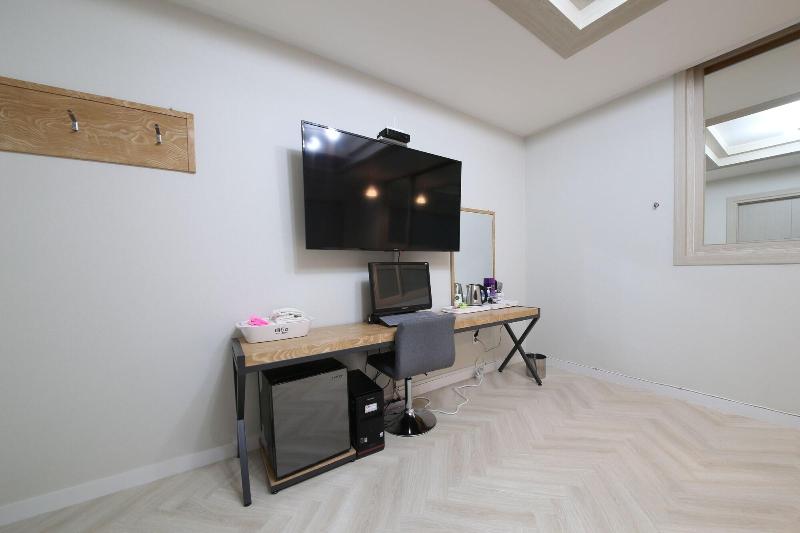 Eco Hotel image