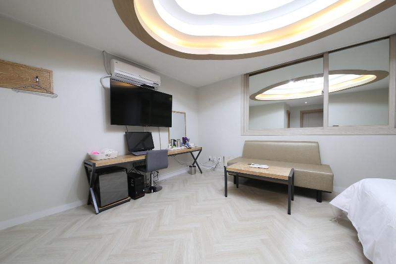 Eco Hotel image