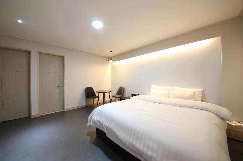 VIP Hotel Mok-po image