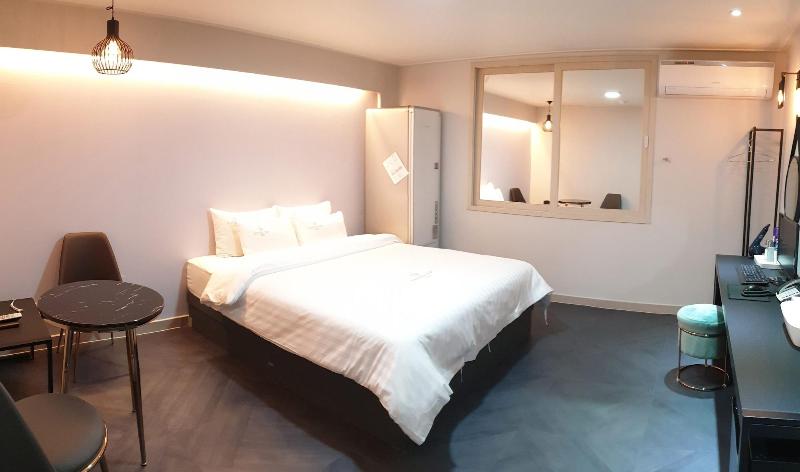 VIP Hotel Mok-po image