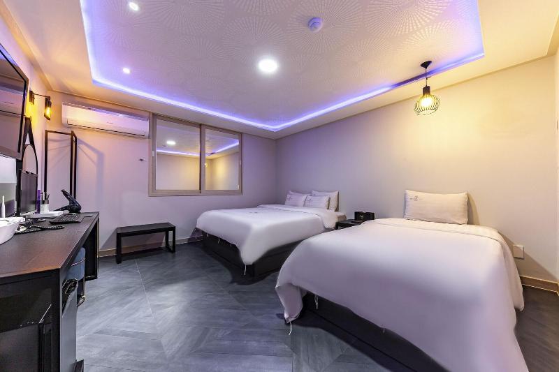 VIP Hotel Mok-po image