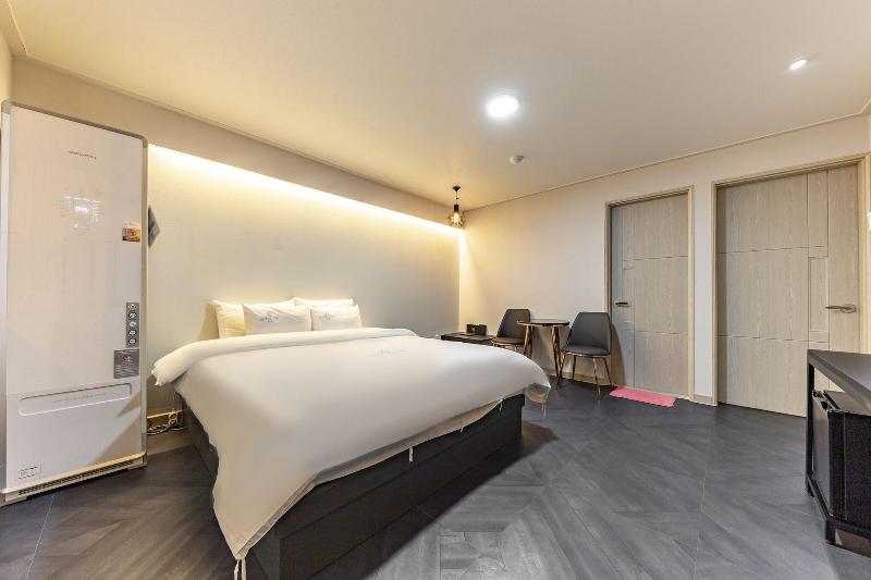 VIP Hotel Mok-po image