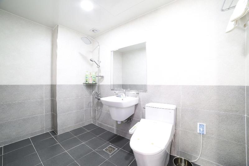 VIP Hotel Mok-po image