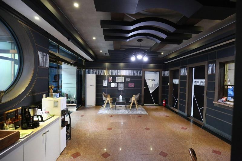 Hotel New Evergreen image