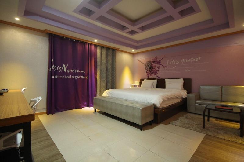 Hotel New Evergreen image