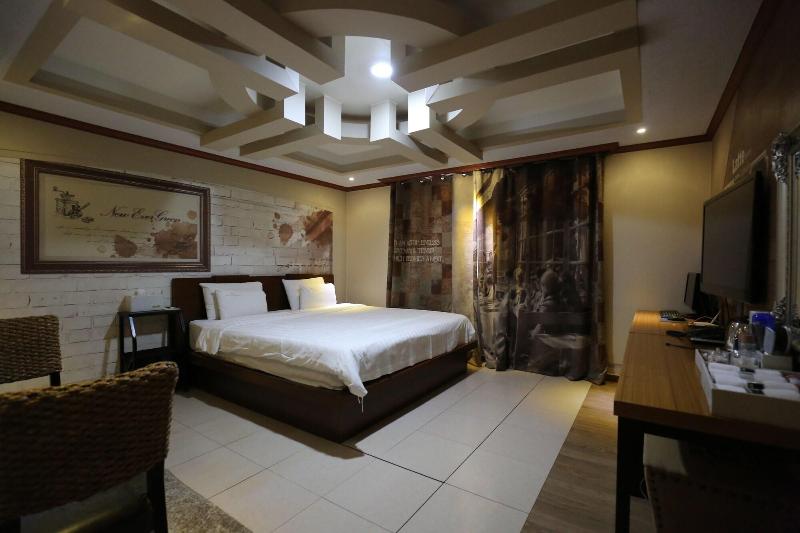 Hotel New Evergreen image