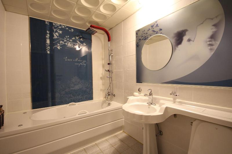 Hotel New Evergreen image