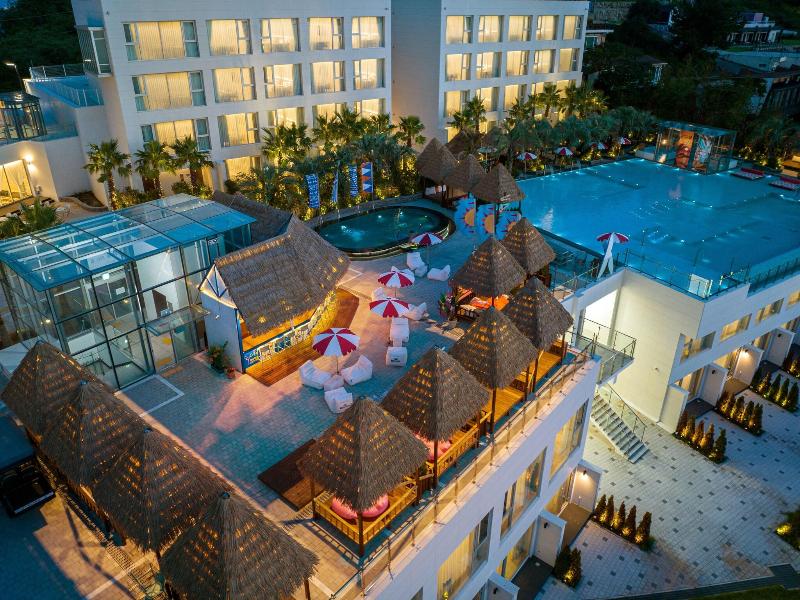 La Terrace Club Hotel & Villa image