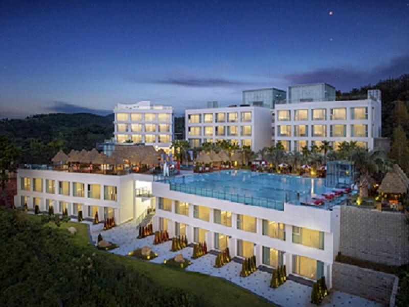 La Terrace Club Hotel & Villa image