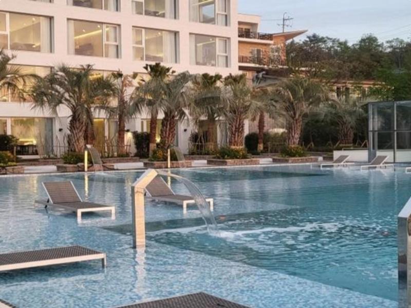 La Terrace Club Hotel & Villa image