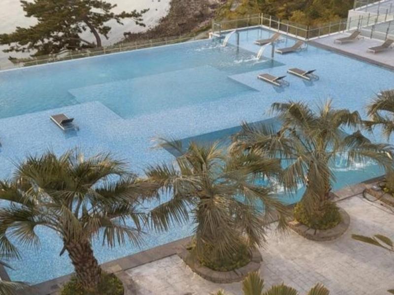 La Terrace Club Hotel & Villa image