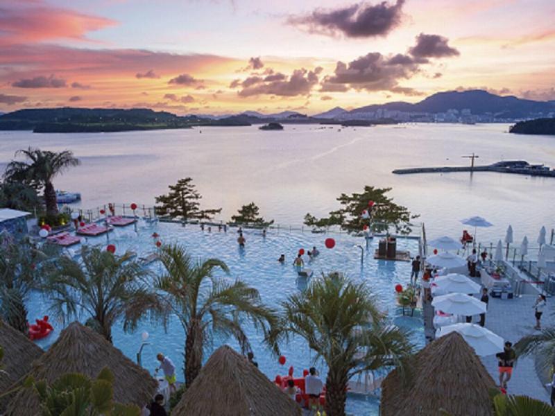 La Terrace Club Hotel & Villa image