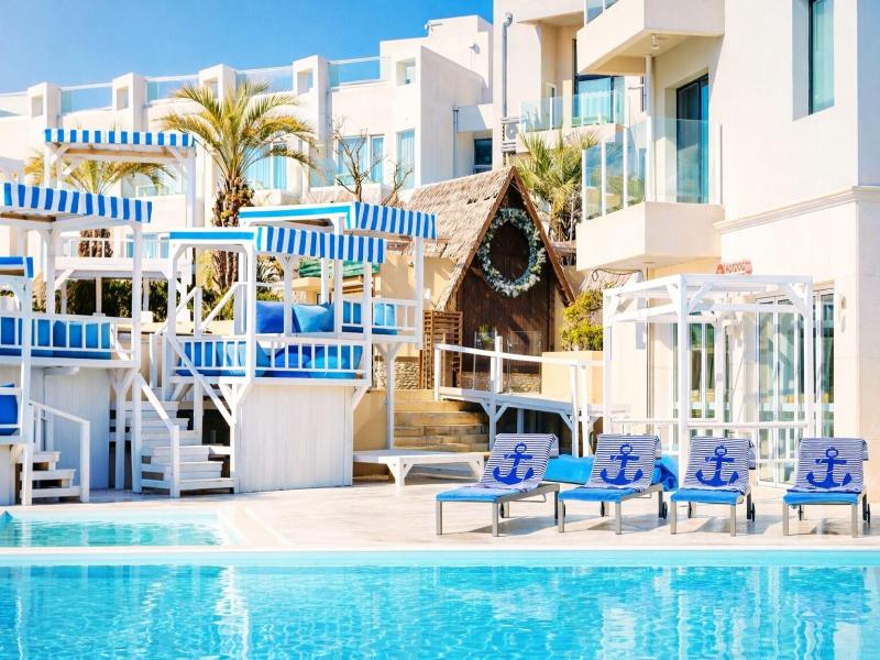 La Terrace Club Hotel & Villa image