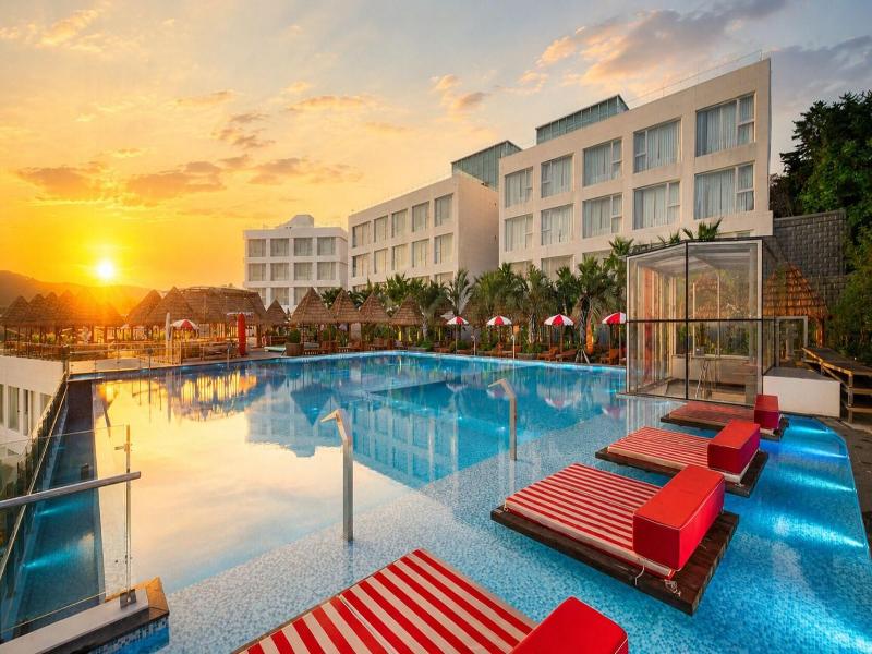 La Terrace Club Hotel & Villa image